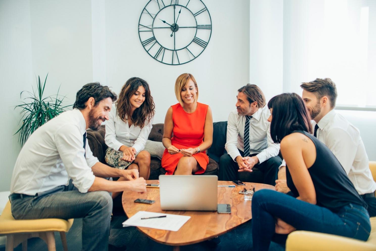 Professional journalists working with modern information sources and digital research tools